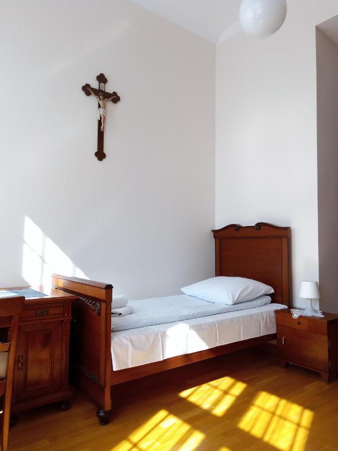 Dom Notre Dame Bed & Breakfast Wroclaw Bagian luar foto